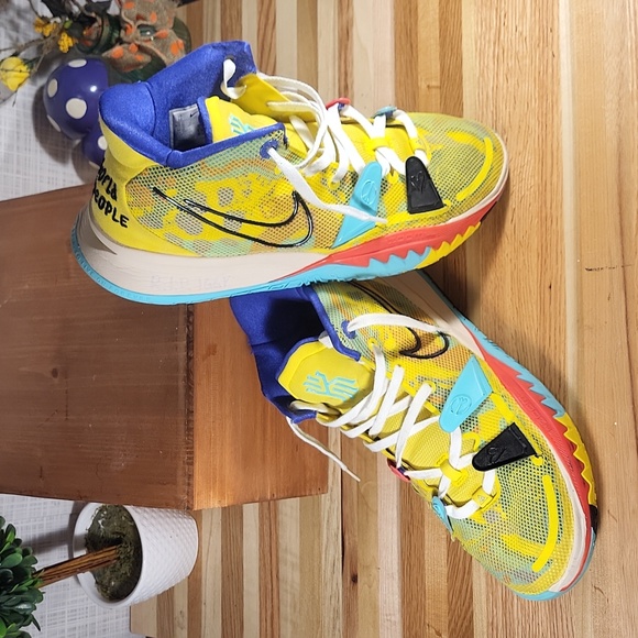 Nike Kyrie, World 1 People, Yellow Black, Basketball Shoes - Picture 6 of 6